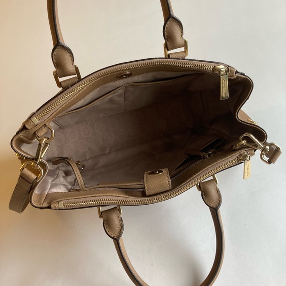 Michael Kors Cream Crossgrain Leather Tote - Picture 14 of 16